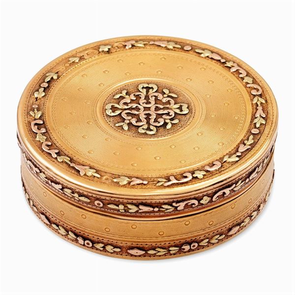18kt yellow gold circular snuff box