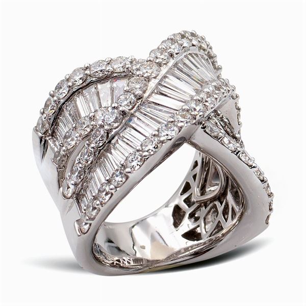 Anello fascia incrociata in oro bianco 18kt e diamanti