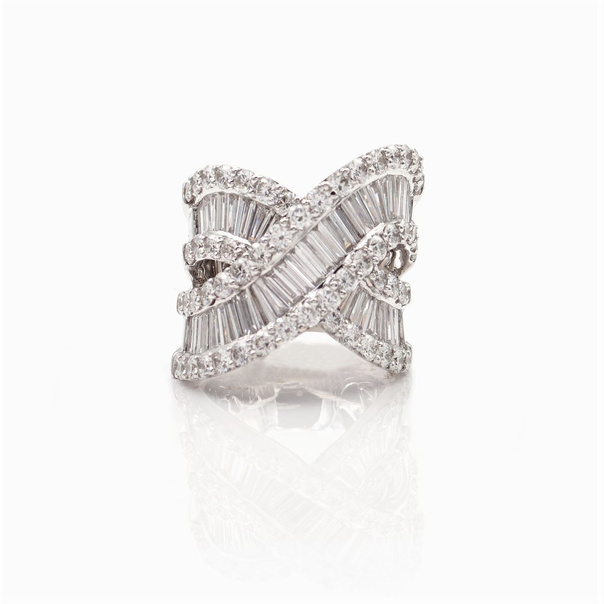 Anello Fascia Incrociata in Oro Bianco 18kt e Diamanti