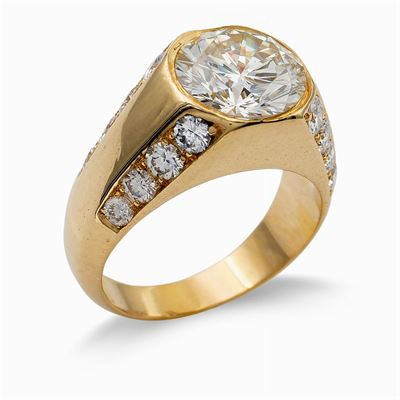 Anello in Oro Giallo 18kt con un Diamante Ct 2,64