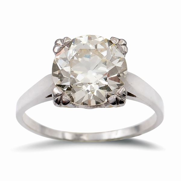 Anello solitario in platino con un diamante ct 3,32