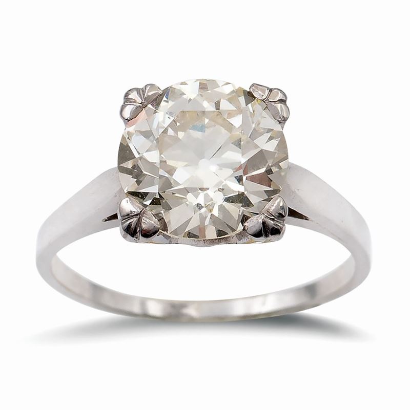 Anello Solitario in Platino con un Diamante Ct 3,32