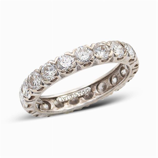 18kt white gold and diamond ring