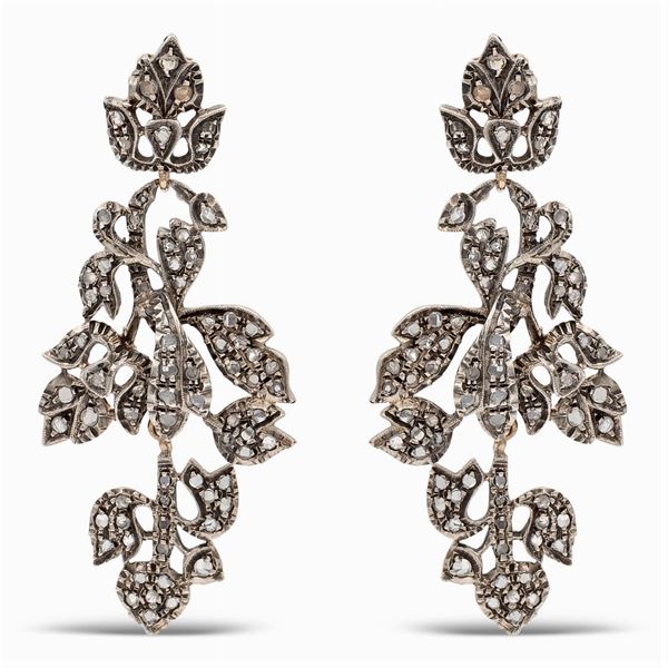 Floral motif pendant earrings