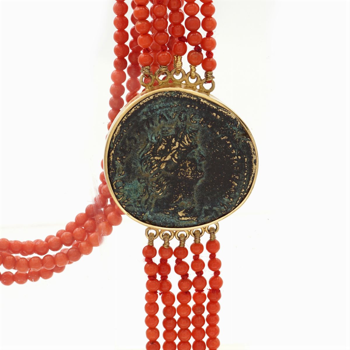 Collana a Cinque Fili di Sfere in Corallo Rosso