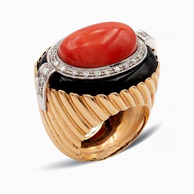 Anello a Ponte in Oro Rosa 18kt con Corallo Rosso