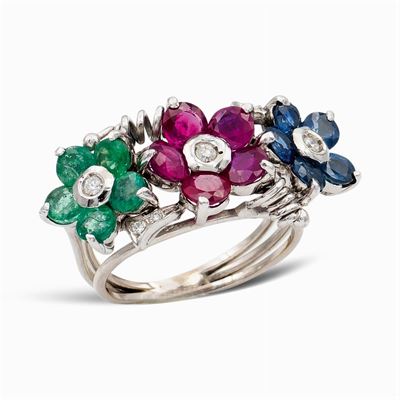 Anello a Motivo Floreale in Oro Bianco 18kt