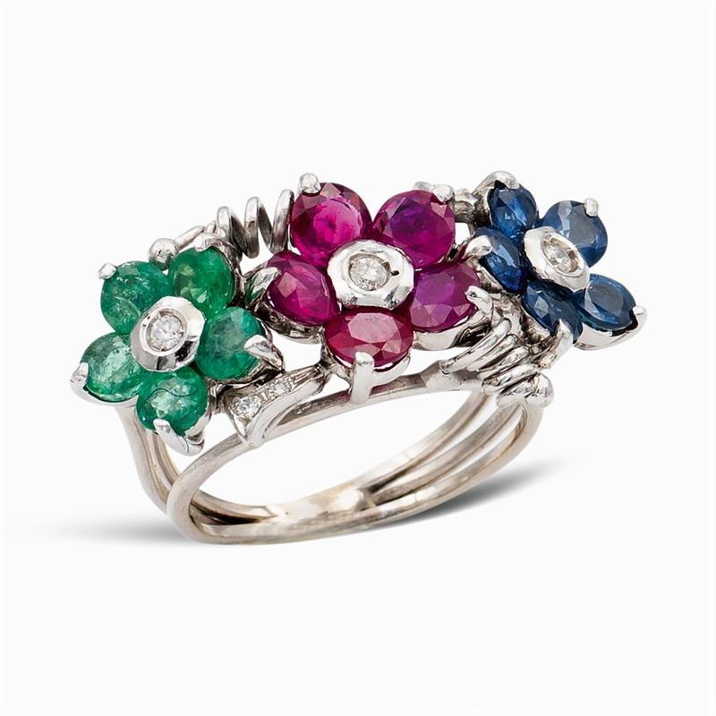 Anello a Motivo Floreale in Oro Bianco 18kt