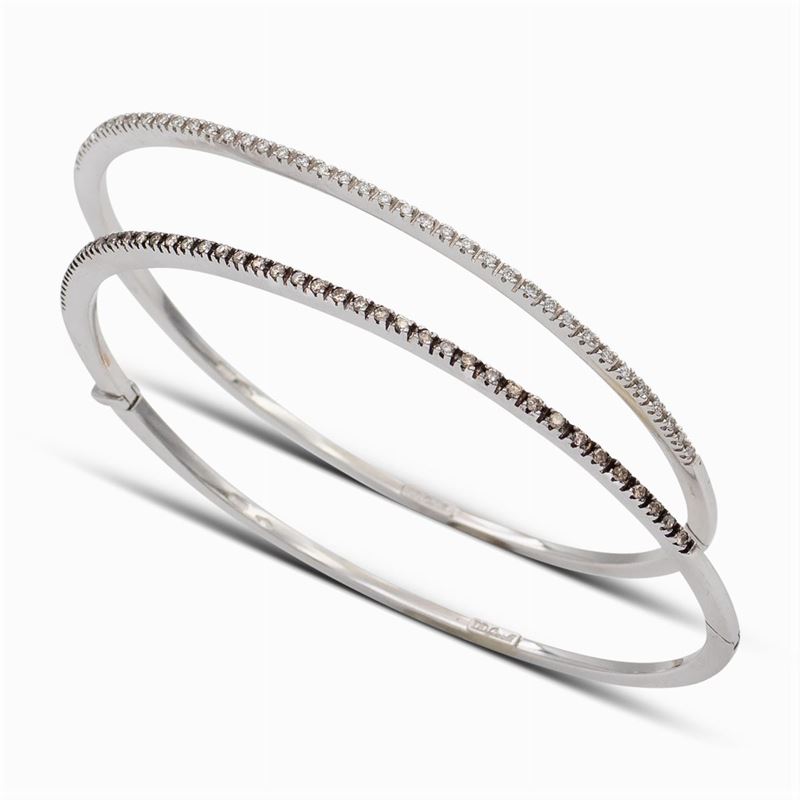 Due Bracciali a Manetta in Oro Bianco 18kt e Diamanti