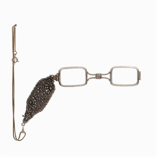 Silver pendant eyeglass holder