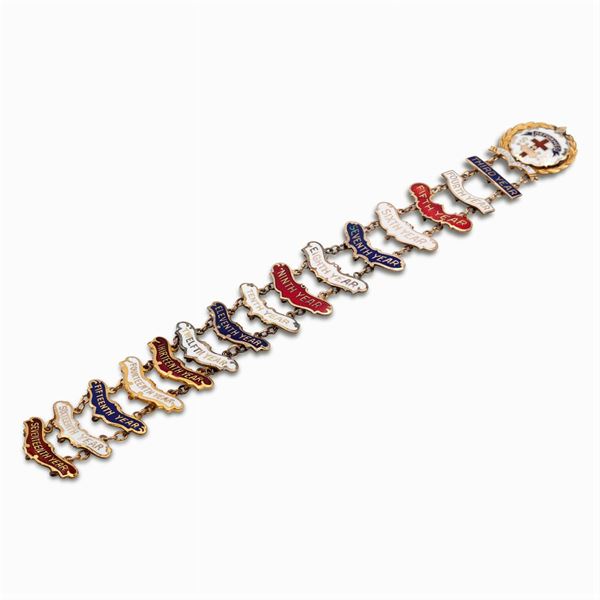Gilt metal regimental brooch