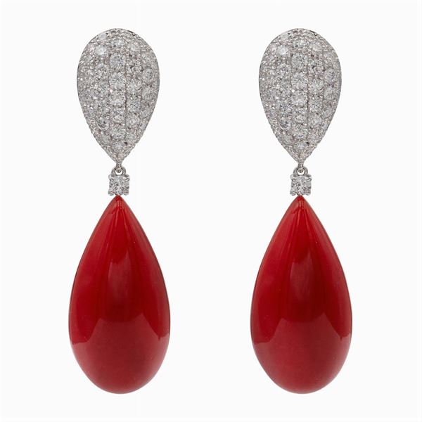 Orecchini pendenti in oro bianco 18kt e corallo rosso Sardegna