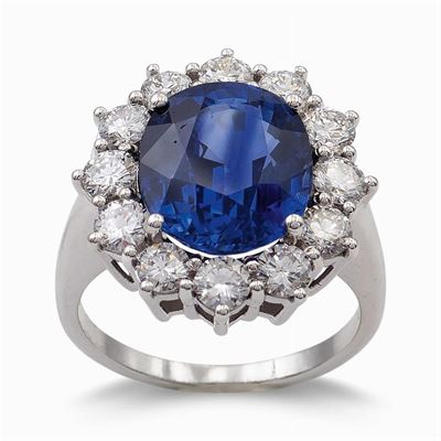 Anello in Oro Bianco 18kt con Zaffiro Ct 5,89