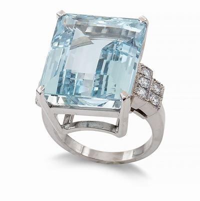 Anello in Oro Bianco 18kt con Acquamarina Ct 27