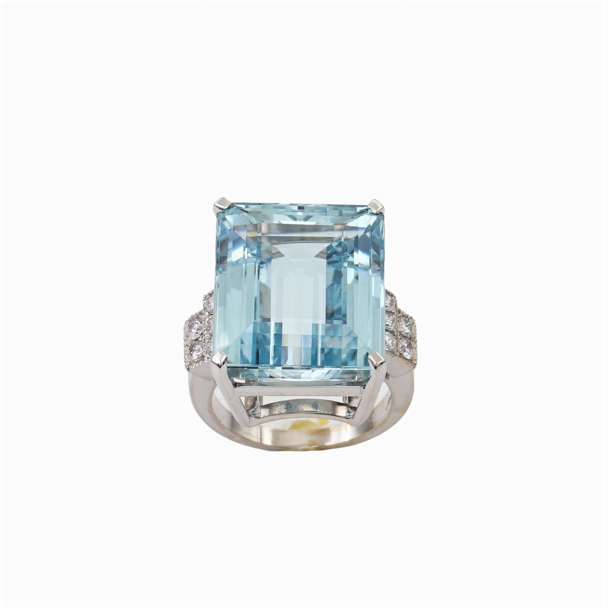 Anello in Oro Bianco 18kt con Acquamarina Ct 27