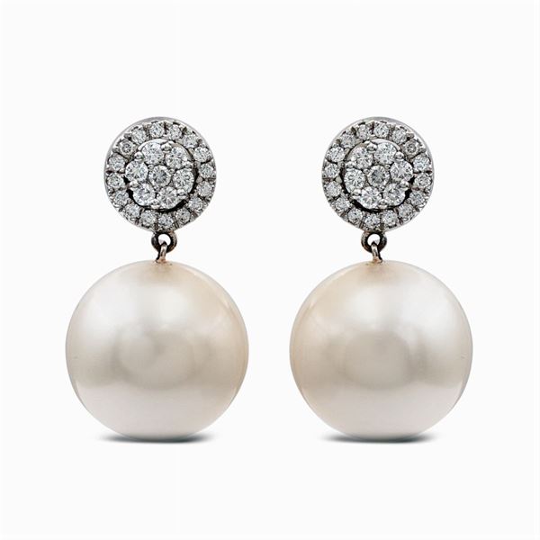 Orecchini in oro bianco 18kt e perle pendenti South Sea
