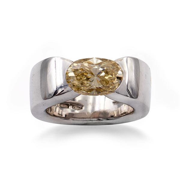 Vhernier, anello in oro bianco 18kt con diamante fancy yellow ct 2,55