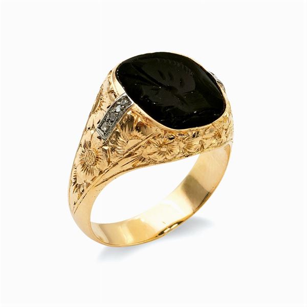 Anello chevalier in oro giallo 18kt e onice nero