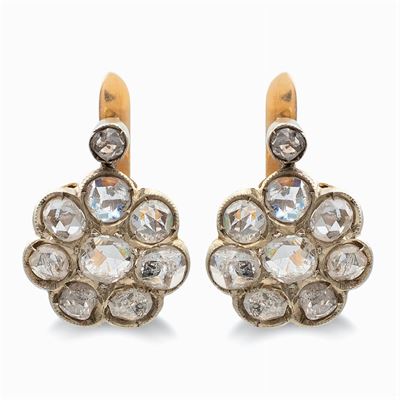 Orecchini a Monachina in Oro Argento e Rose di Diamante