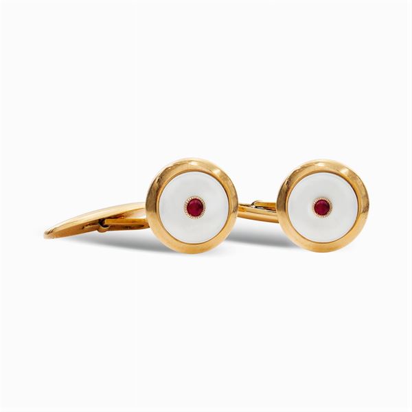 Gemelli di forma circolare in oro giallo 18kt e madreperla  (bolli Francia, anni 40/50)  - Asta GIOIELLI E OROLOGI - Colasanti Casa d'Aste