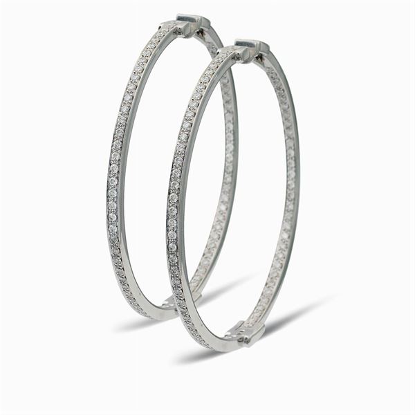 Orecchini cerchi in oro bianco 18kt e diamanti