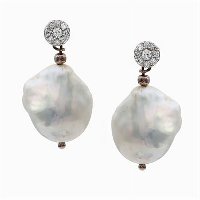 Orecchini in Oro Bianco 18kt e Perle South Sea Barocche
