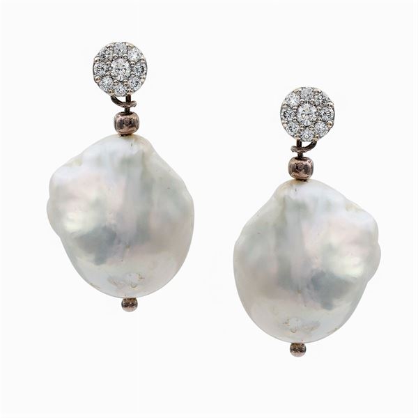 18kt white gold and  baroque South Sea pearls earrings