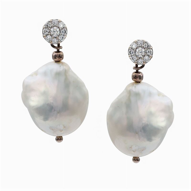 Orecchini in Oro Bianco 18kt e Perle South Sea Barocche