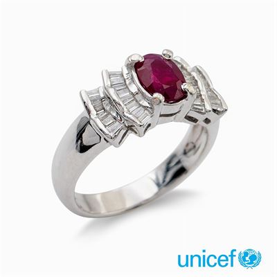 Anello in Platino con Rubino Ovale Ct 1,20