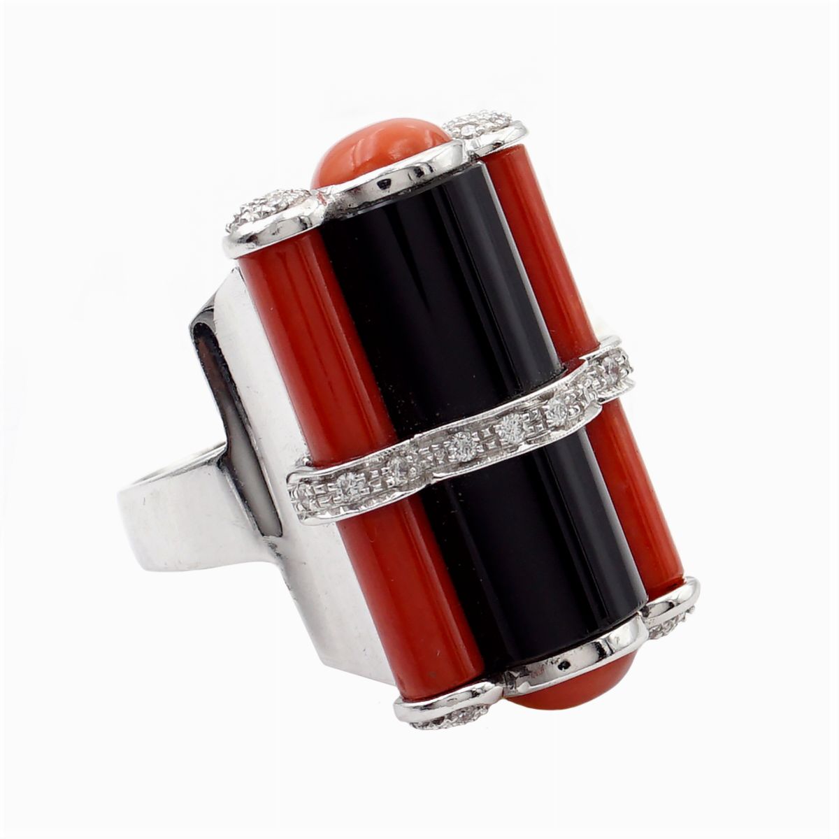 Anello in Oro Bianco 14kt Onice Nero e Corallo