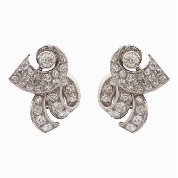 Orecchini in oro bianco 18kt e diamanti  (anni 40/50)  - Asta GIOIELLI E OROLOGI - Colasanti Casa d'Aste