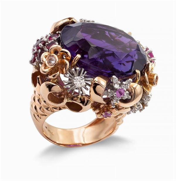 Anello a motivo floreale in oro giallo 18kt con ametista