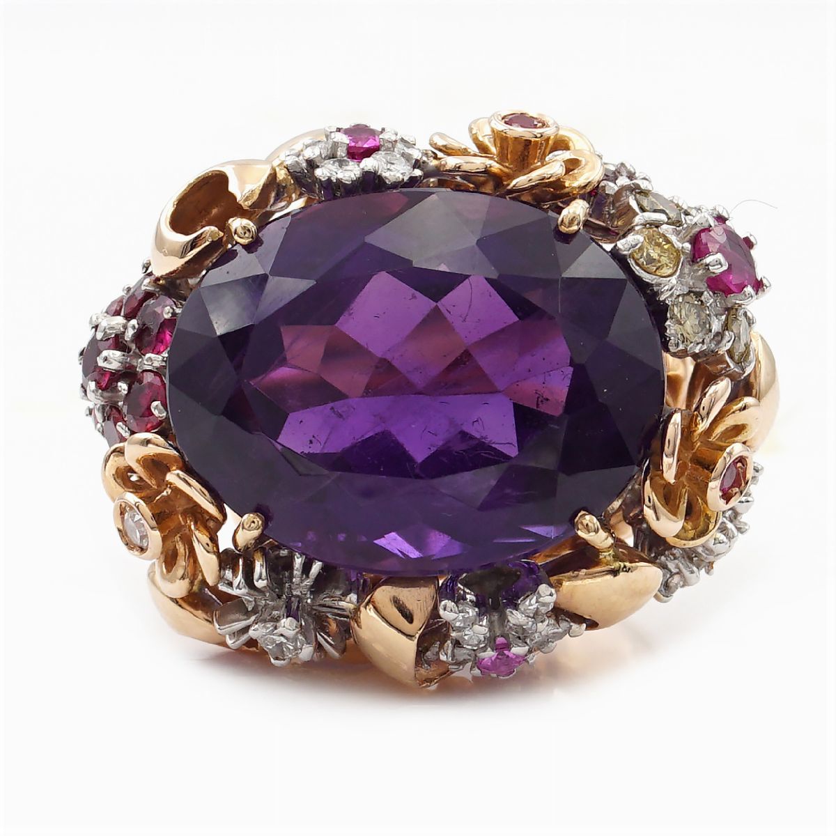 Anello a Motivo Floreale in Oro Giallo 18kt con Ametista