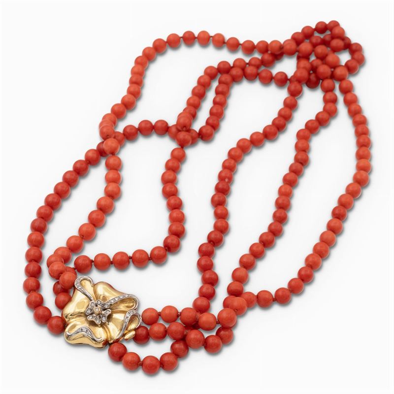 Collana a Tre Fili di Corallo Rosso