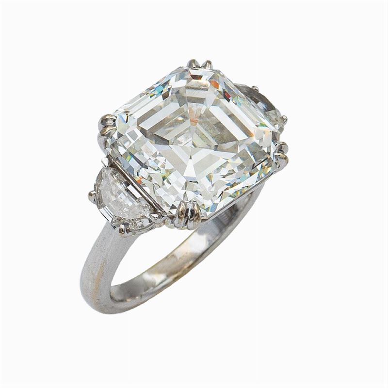 Importante Anello in Oro Bianco 18kt con un Diamante Ct 11, 65