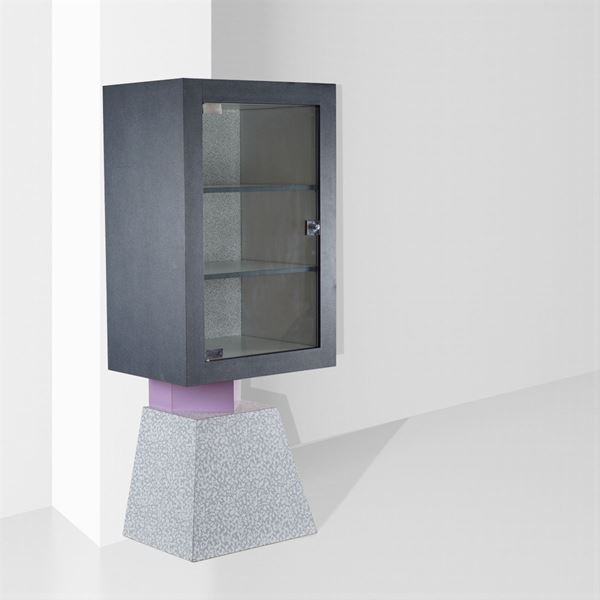 Gruppo Memphis, nello stile di  (Italia, anni 80)  - Asta DESIGN & ARTI DECORATIVE DEL 900 - Colasanti Casa d'Aste