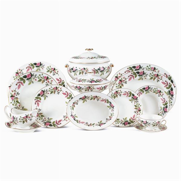 Wedgwood, polychrome ceramic table services (96)