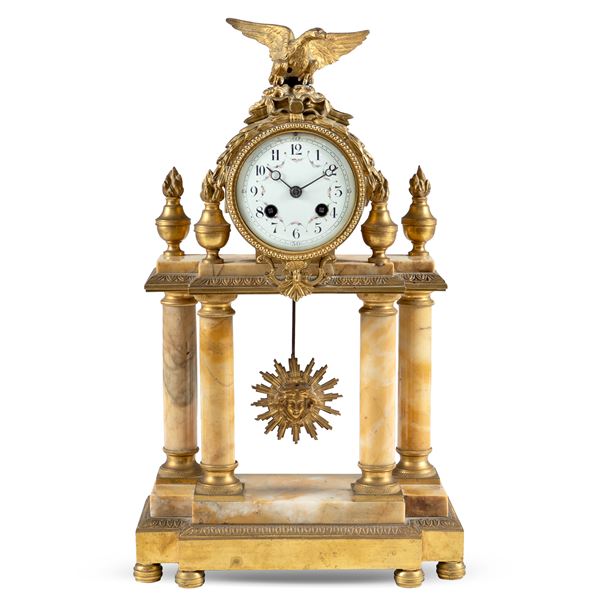 Marble and bronze table mantel clock  (France, late 19th century)  - Auction OLD MASTER PAINTINGS AND FURNITURE FROM VILLA SAMINIATI AND PRIVATE COLLECTIONS - Colasanti Casa d'Aste