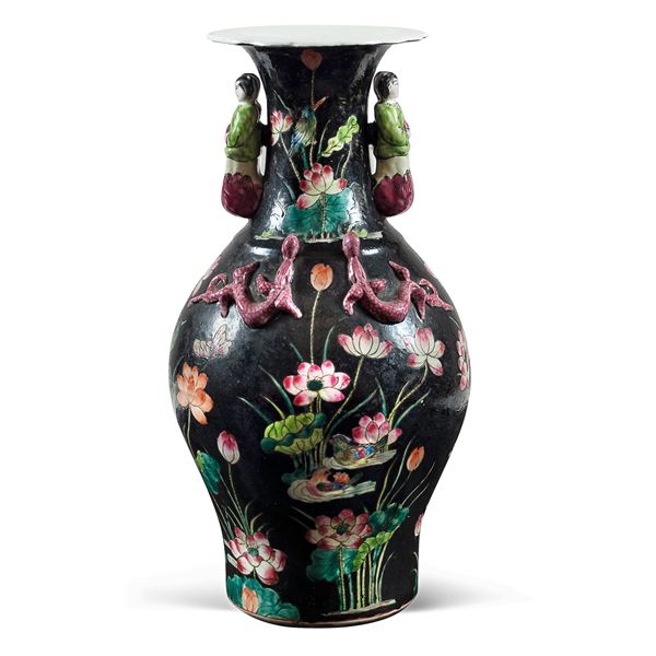 Vaso in ceramica Famiglia nera  (Cina, XX Sec.)  - Asta DIPINTI E ARREDI DA VILLA SAMINIATI  - Colasanti Casa d'Aste