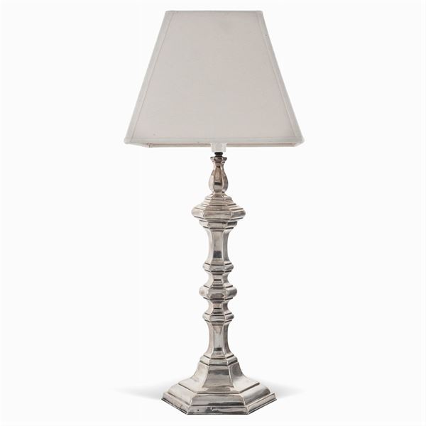 Lampada da tavolo in argento