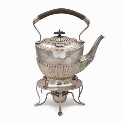Tea Kettle in Argento