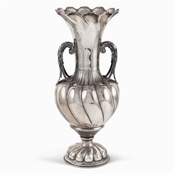 Silver vase  (Italy, 20th century)  - Auction FINE SILVER AND THE ART OF THE TABLE - Colasanti Casa d'Aste