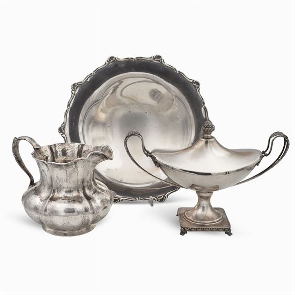 Gruppo di oggetti in argento (3)  (Italia, XX Sec.)  - Asta ARGENTI E L'ARTE DELLA TAVOLA - Colasanti Casa d'Aste