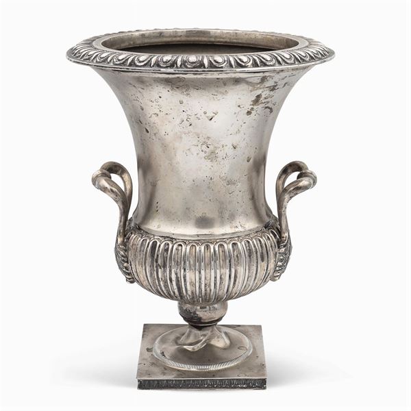 Two-handled silver Medicean vase  (Italy, 20th century)  - Auction FINE SILVER AND THE ART OF THE TABLE - Colasanti Casa d'Aste