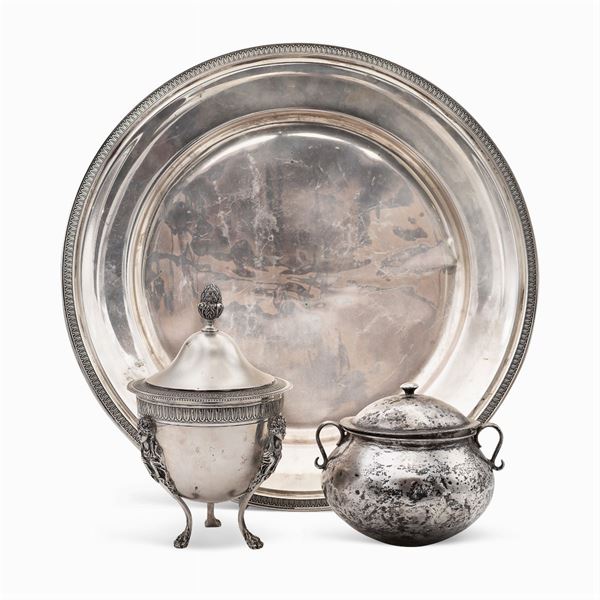 Gruppo di oggetti in argento (3)  (Italia, XX Sec.)  - Asta ARGENTI E L'ARTE DELLA TAVOLA - Colasanti Casa d'Aste