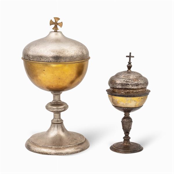 Two silver and metal pyxes  (19th-20th century)  - Auction OLD MASTER PAINTINGS AND FURNITURE FROM VILLA SAMINIATI AND PRIVATE COLLECTIONS - Colasanti Casa d'Aste