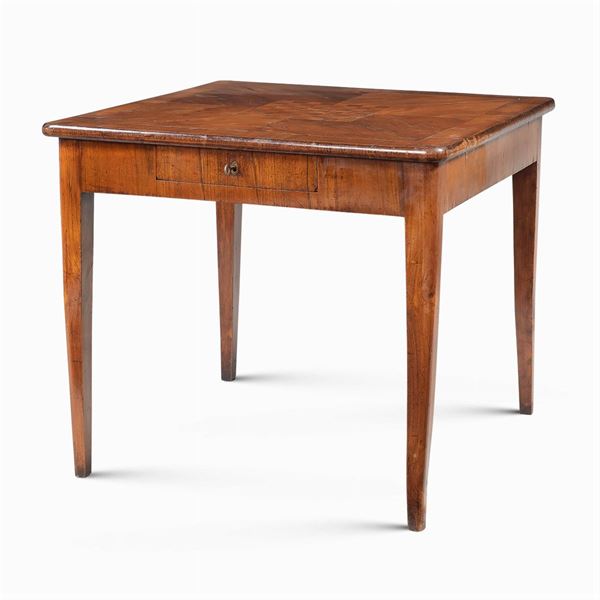 Walnut game table  (Italy, 19th century)  - Auction OLD MASTER PAINTINGS AND FURNITURE FROM VILLA SAMINIATI AND PRIVATE COLLECTIONS - Colasanti Casa d'Aste