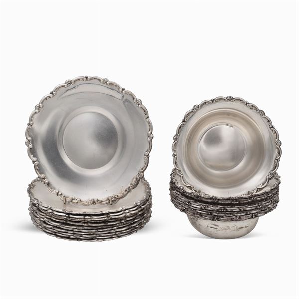 Set di coppette con piattini in argento (24)