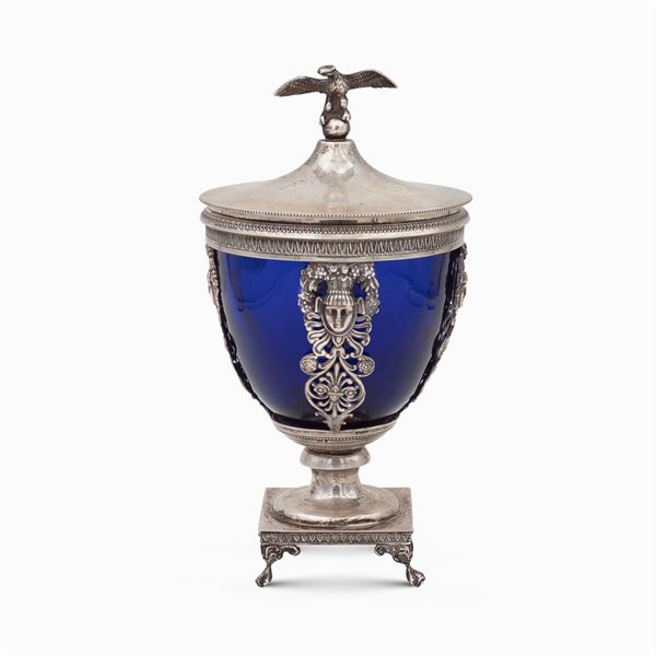 Compostiera in argento e vetro opalino blu  (Italia, XX Sec.)  - Asta ARGENTI E L'ARTE DELLA TAVOLA - Colasanti Casa d'Aste