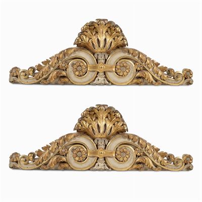 Coppia di Fregi in Legno Dorato e Laccato